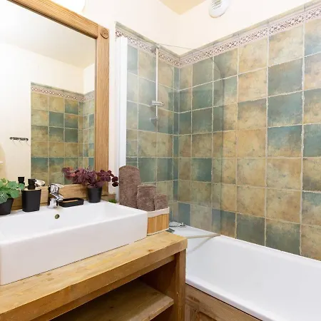 Avec Piscine, Sauna Et Wifi - Fr-1-296-298